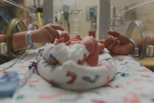 远程医疗为新生儿重症监护室婴儿的父母带来安慰